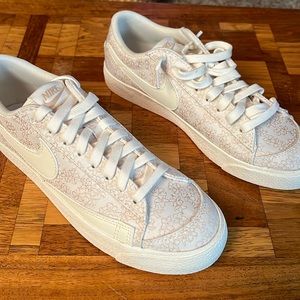 Nike Tennis Shoes - Blazer Low ‘77 in White and Gold